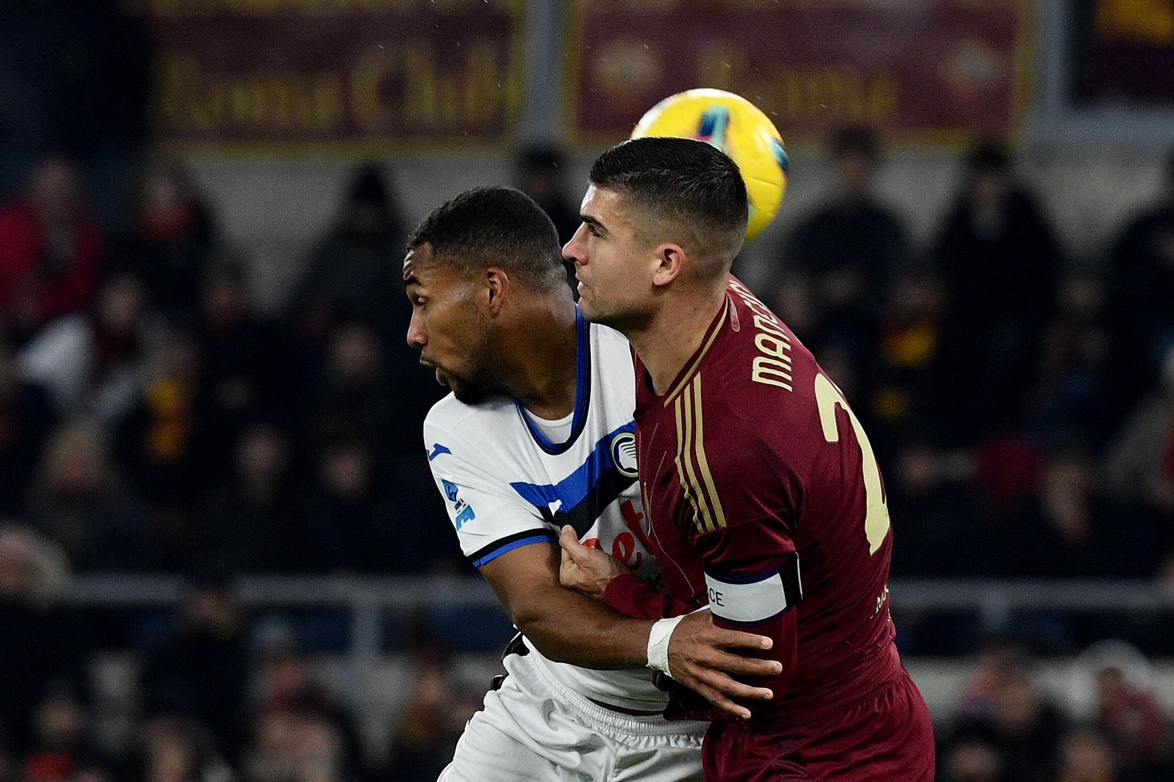 -关于意会赛事热闹开赛，实力强队争夺荣耀的信息