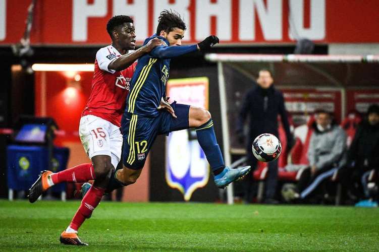 -关于亚眠中场表现出色，助球队主场取胜的信息