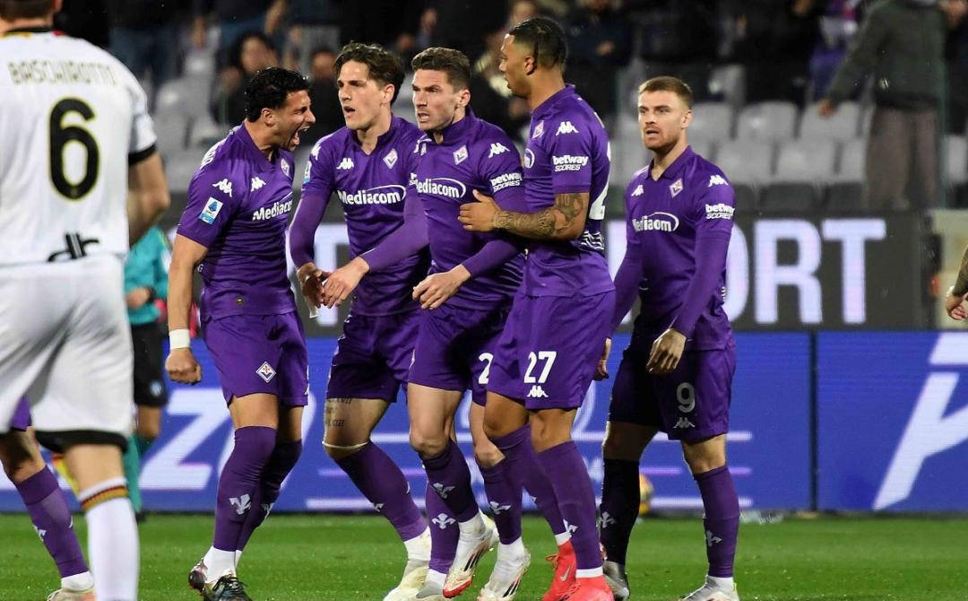 包含桑普客场不敌佛罗伦萨，整体表现不佳的词条