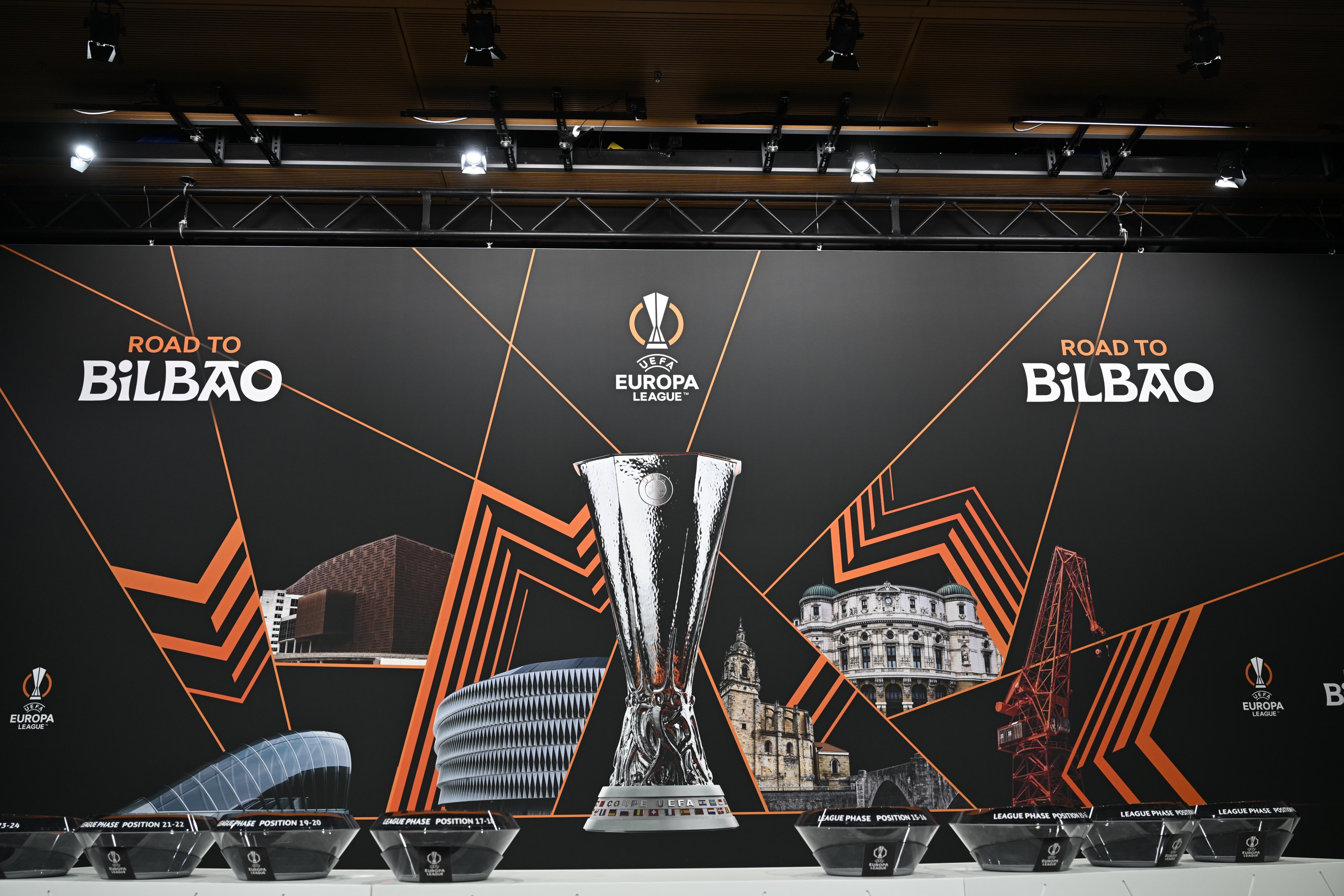 关于安德莱赫特奋力反超巴塞尔，欧联杯胜利在望的信息