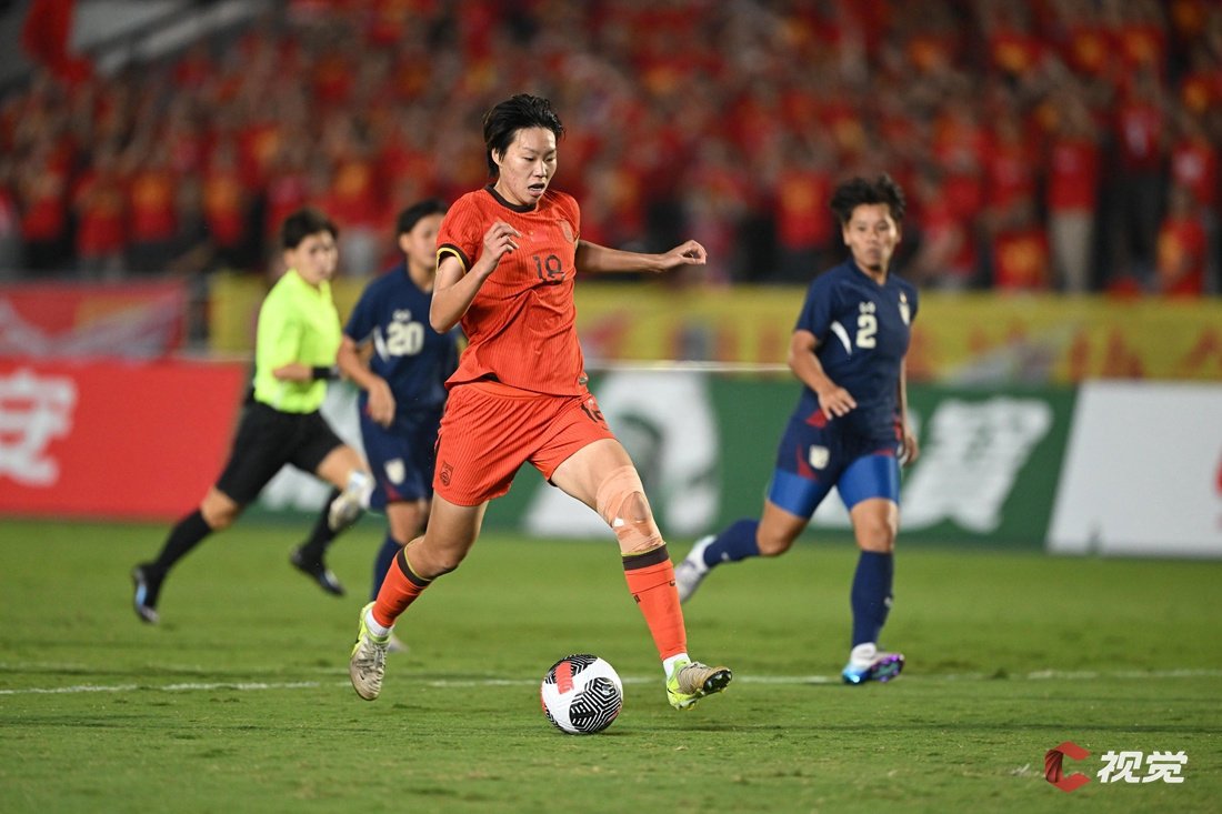 国内女足参加国际比赛，赢得欧洲球迷喝彩