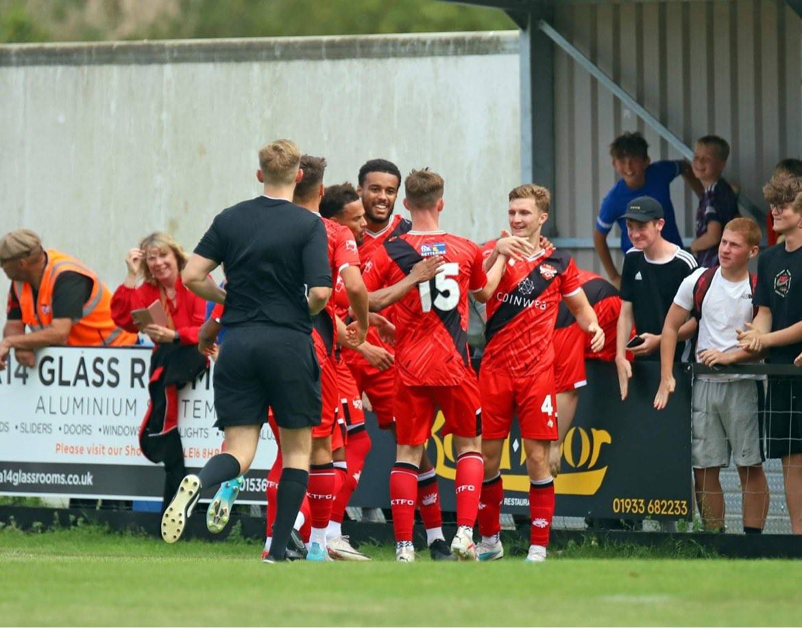 关于热刺欲在客场翻盘，前往巴塞罗那展开激烈角逐的信息