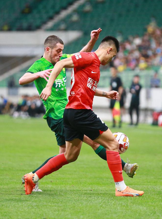 柏林联队主场逆转，实现惊险胜利的简单介绍