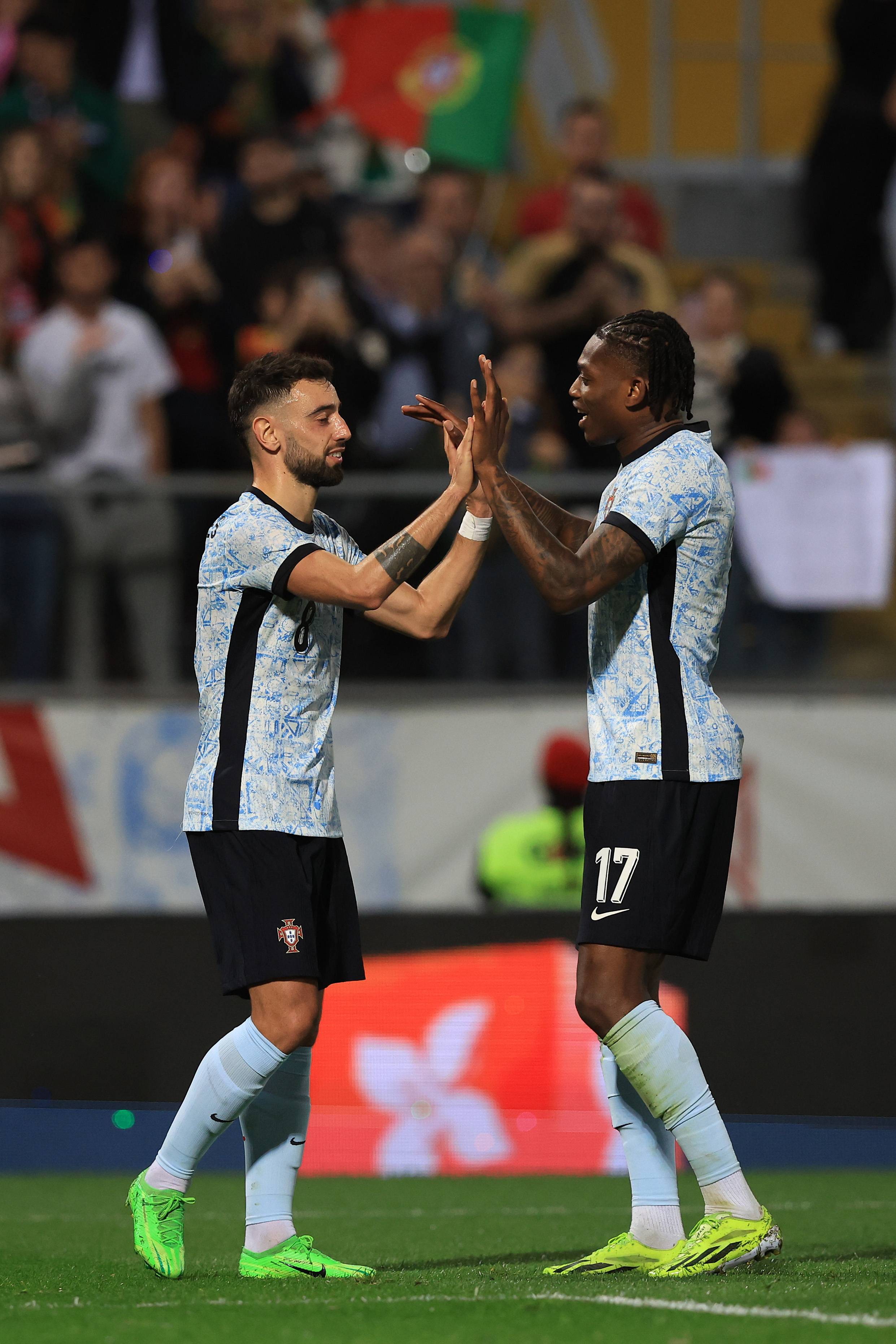 IM电竞游戏-葡萄牙国脚在国际足球大赛中举世瞩目