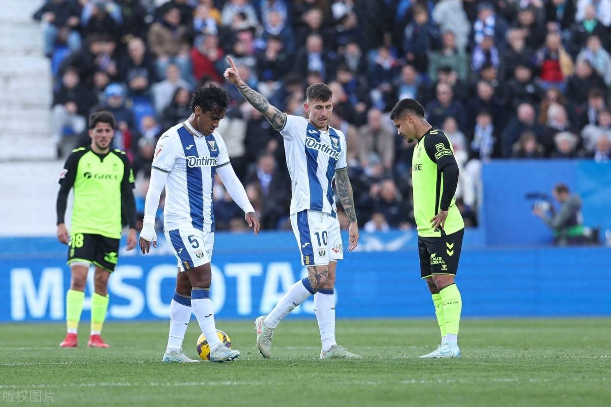 关于阿拉维斯战平奥萨苏纳，保级形势稍有好转的信息