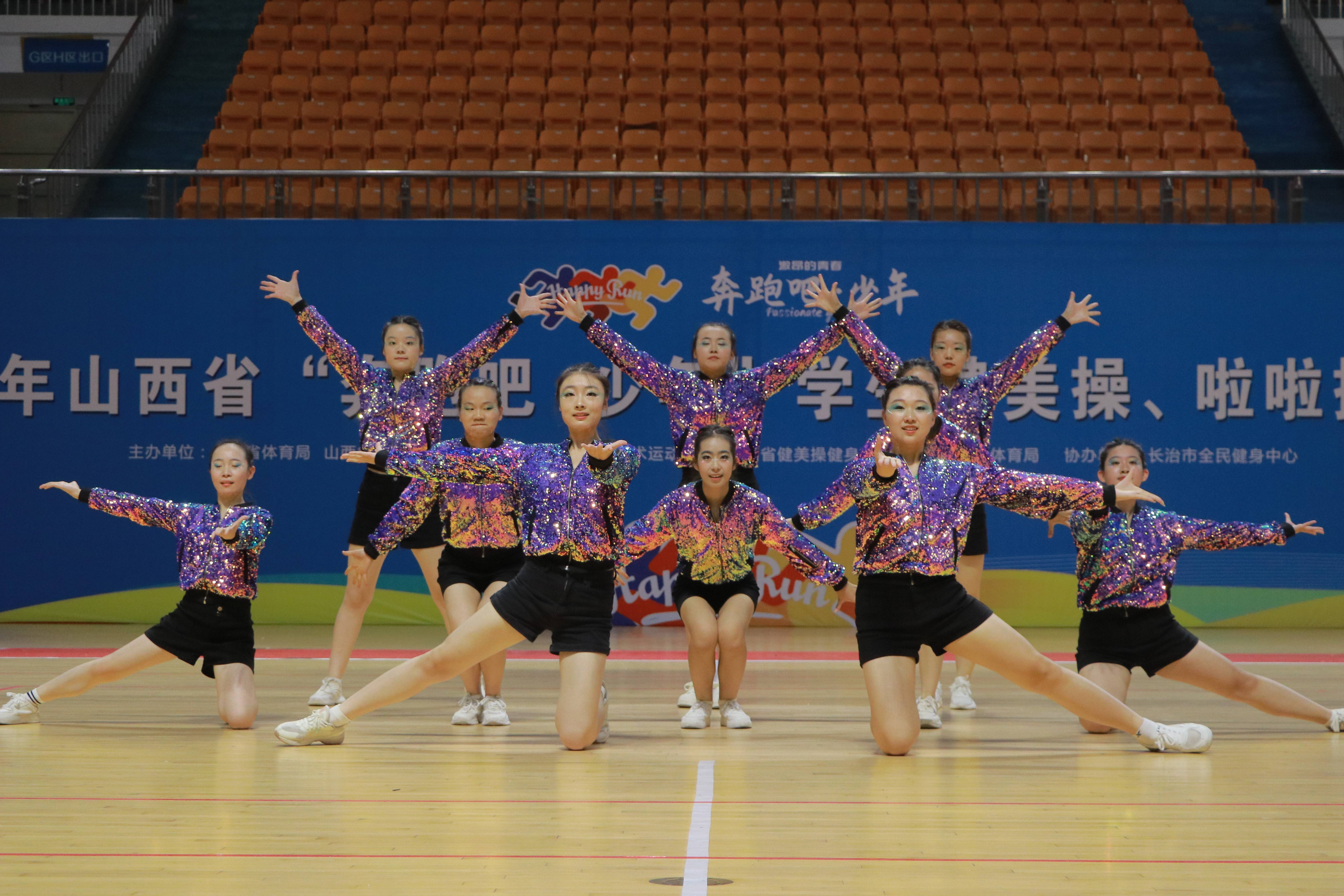 im电竞官网-运动员在赛场上表现出色，引发全场欢呼