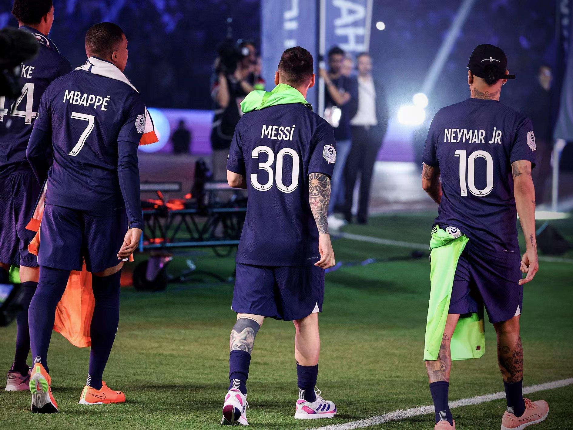 巴黎圣日耳曼客场-逆转里尔，内马尔连续破门的简单介绍