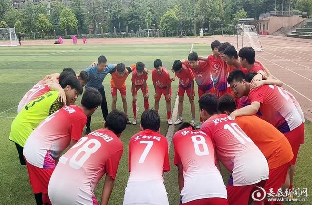 绿茵场上充满激烈角逐和无尽热血