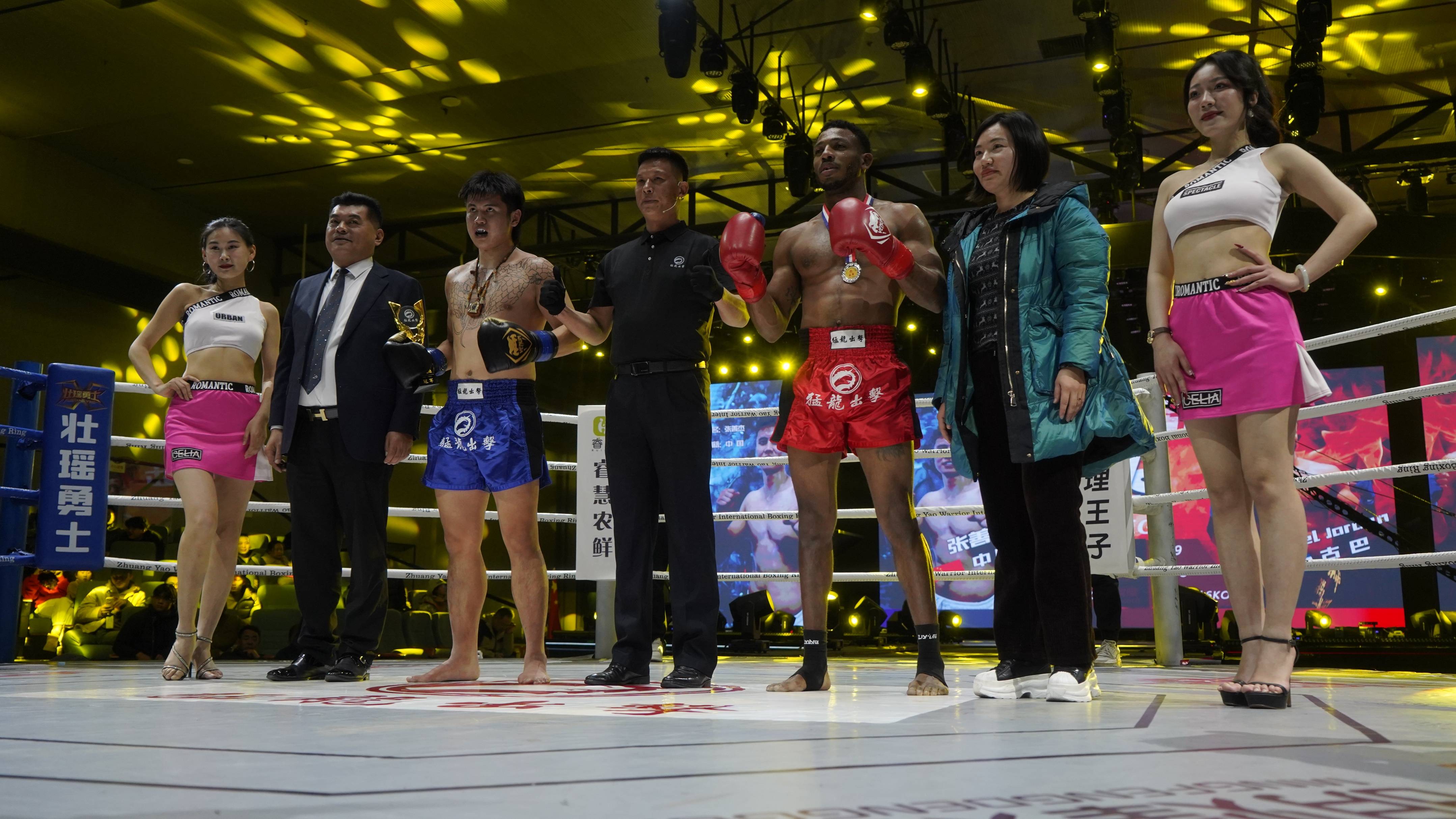 海南猛龙队在比赛中全队突围击败对手