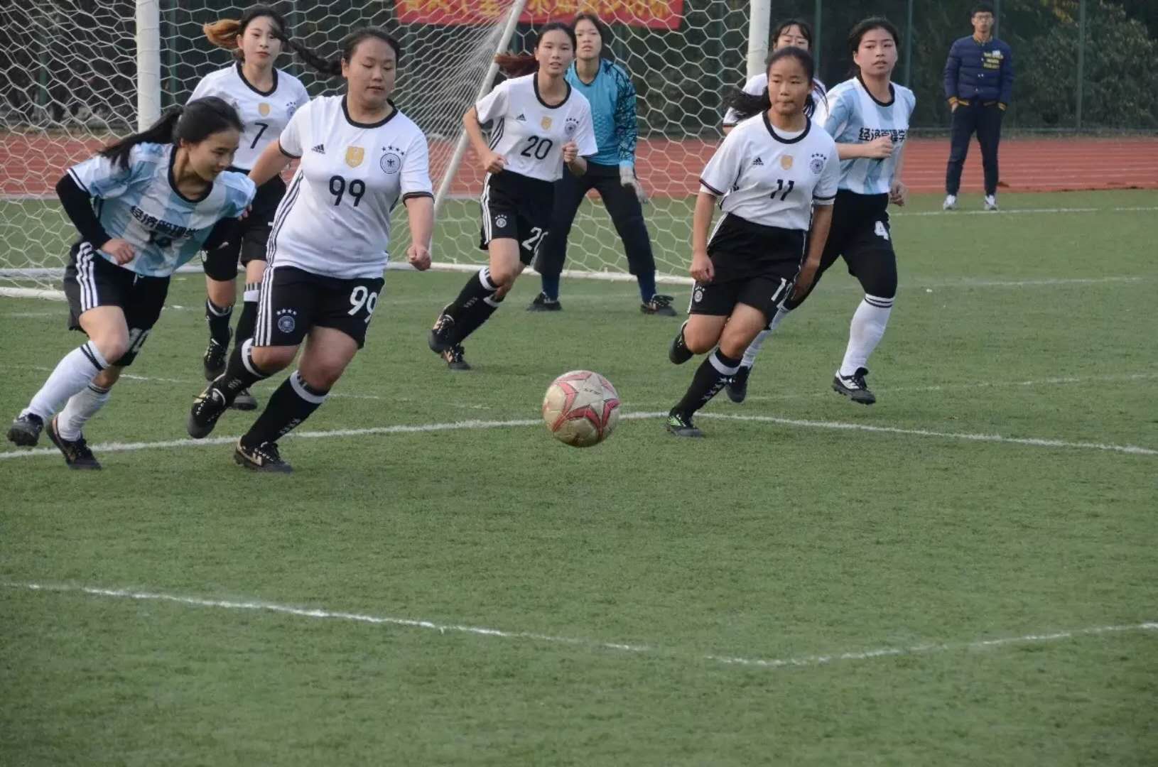 即将开赛的国际女子足球赛