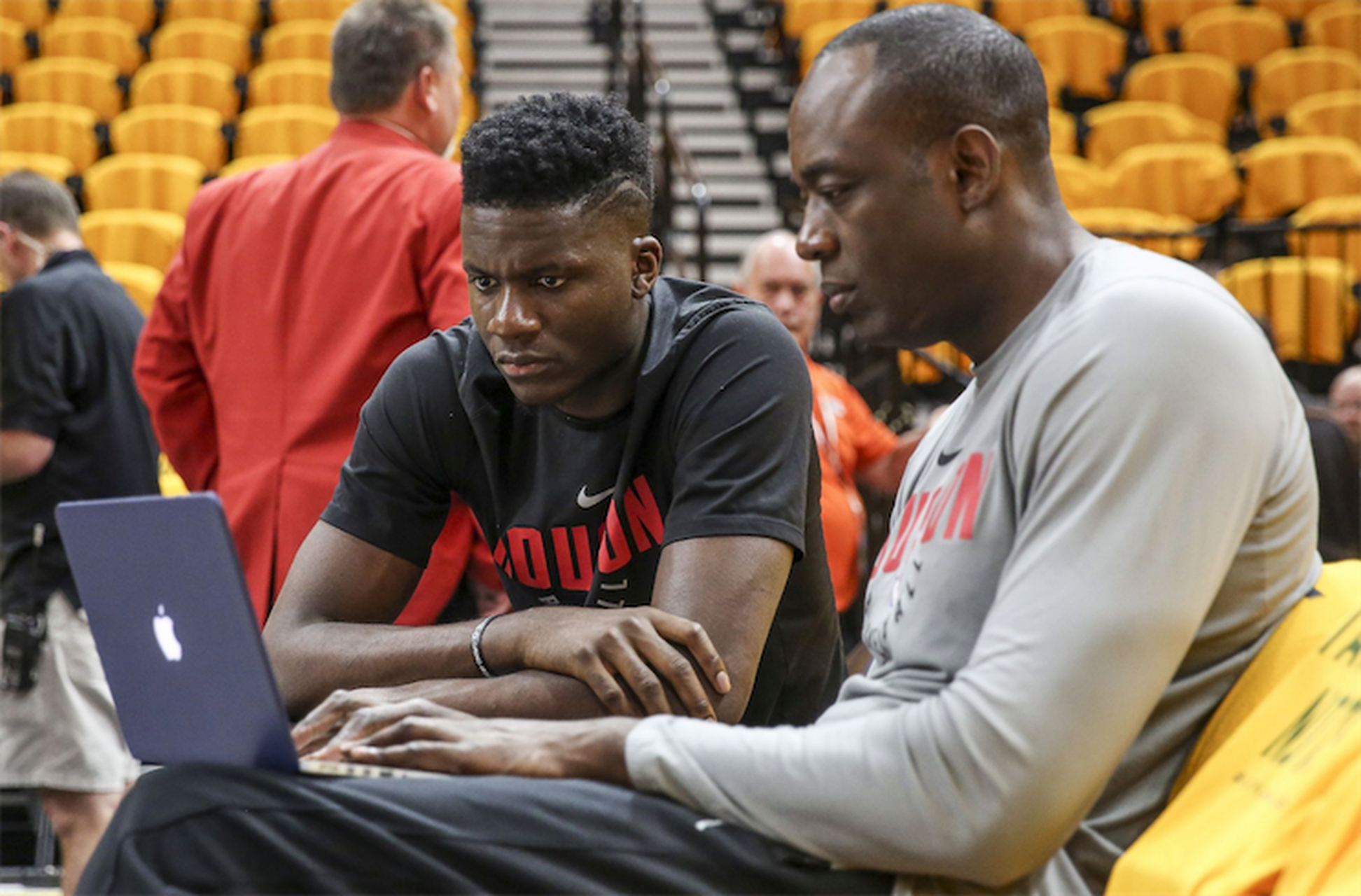 im电竞APP下载-里昂队实力恢复，将迎战榜首之争