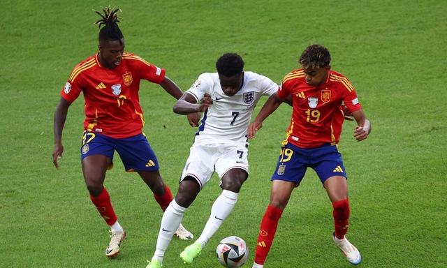 澳大利亚队在欧锦赛比赛中成功晋级半决赛！