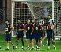 -欧预赛赛场上紧张气氛弥漫，球队备战充分