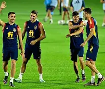 欧预赛赛场上紧张气氛弥漫，球队备战充分