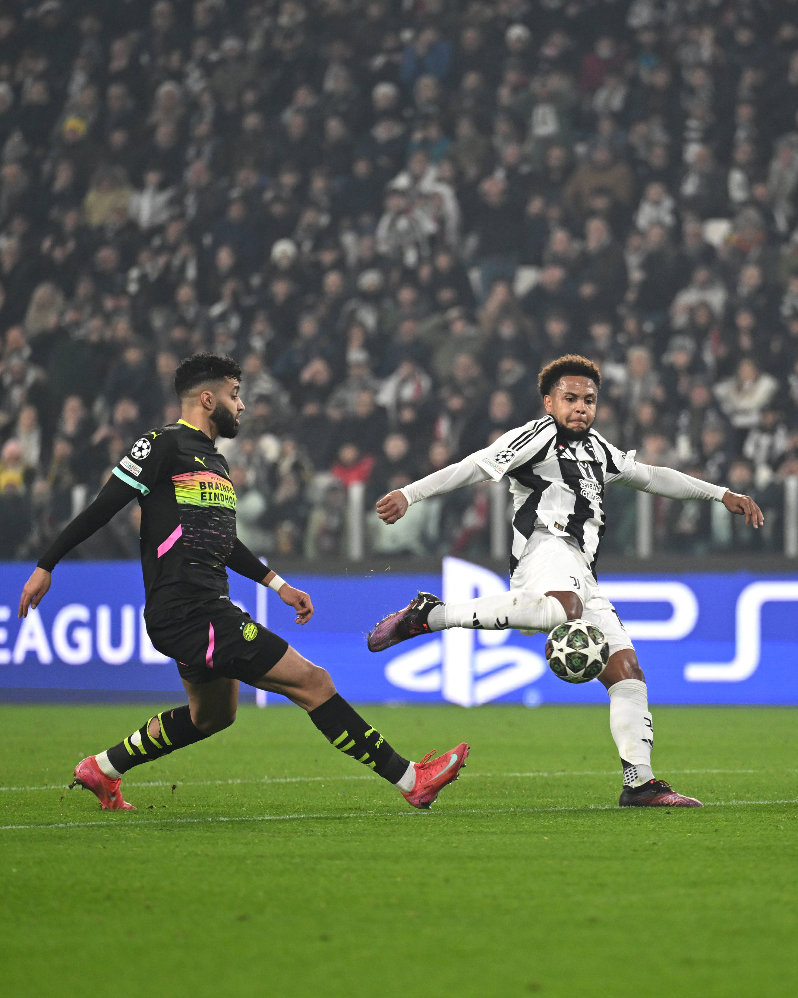 西甲豪门皇家马德里客场险胜曼联