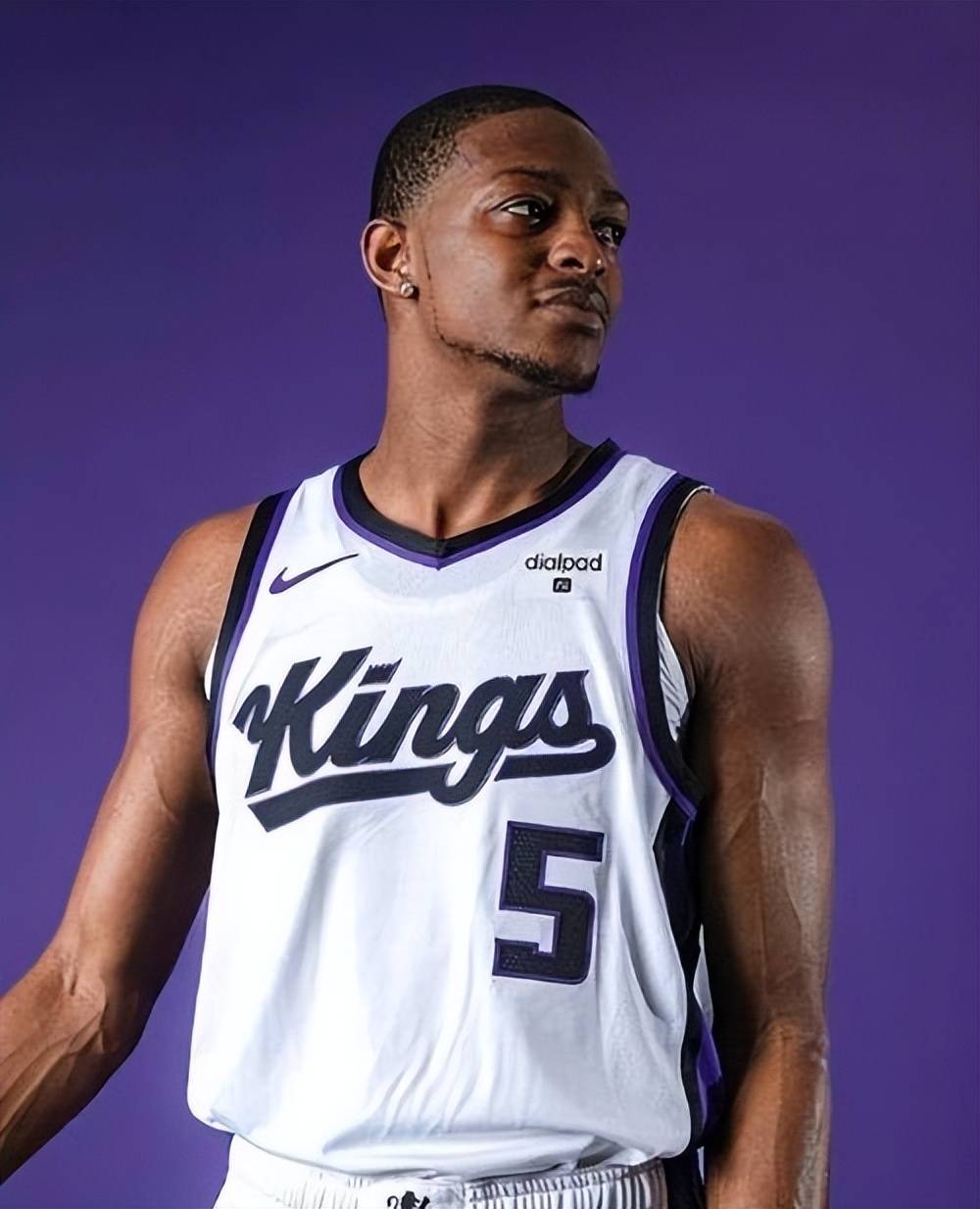 火箭队主教练悉心教导球员细致入微