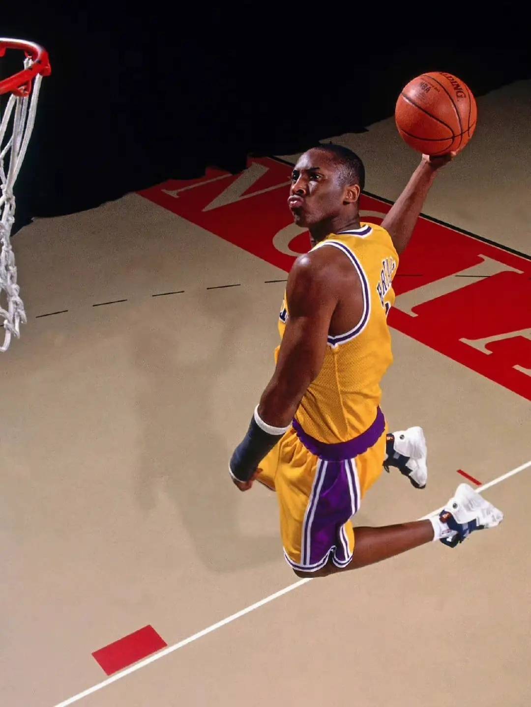 乔治抢篮板绝后，用实力证明自己的简单介绍