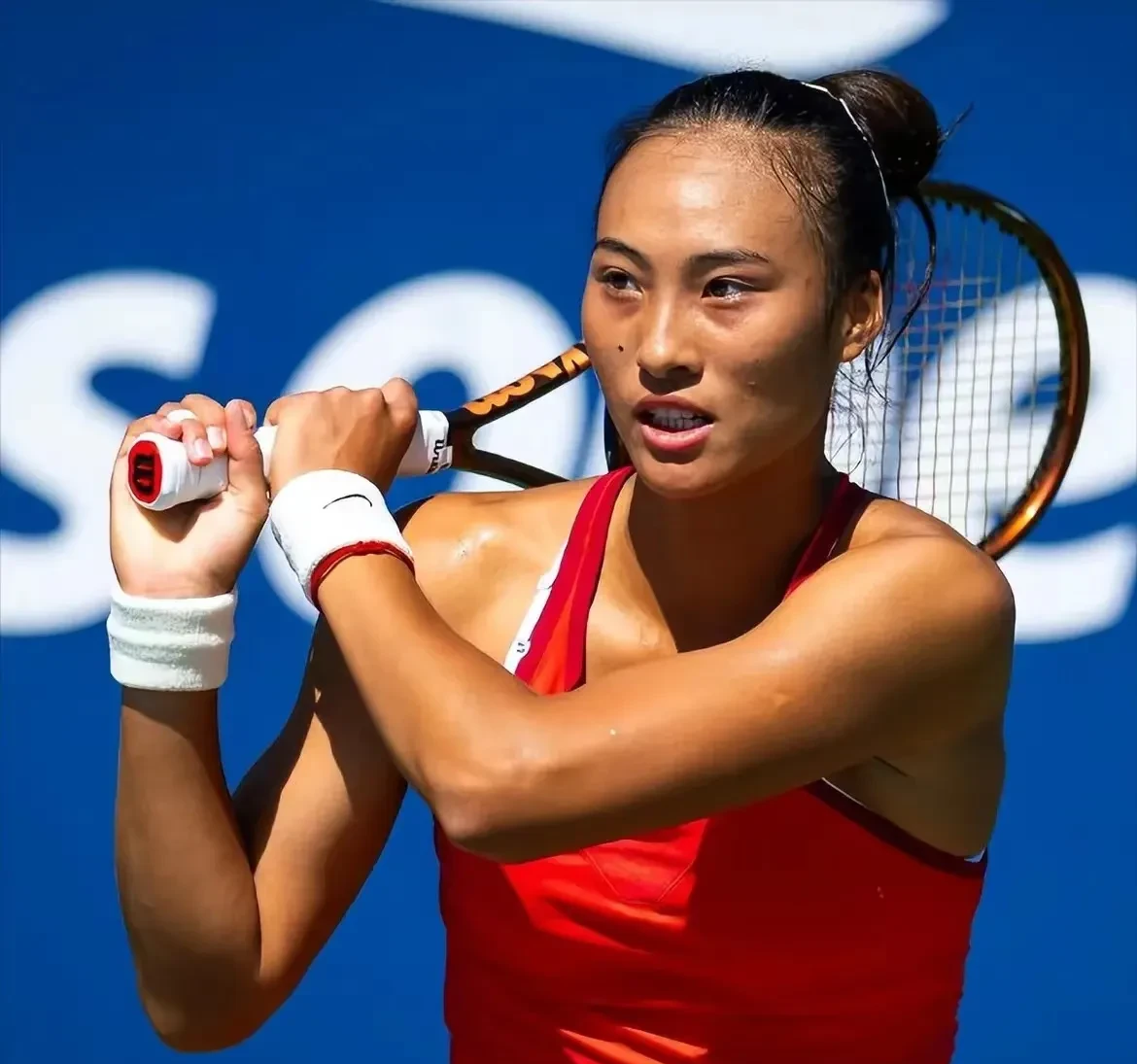 -白俄罗斯游泳选手创造奇迹，夺得冠军