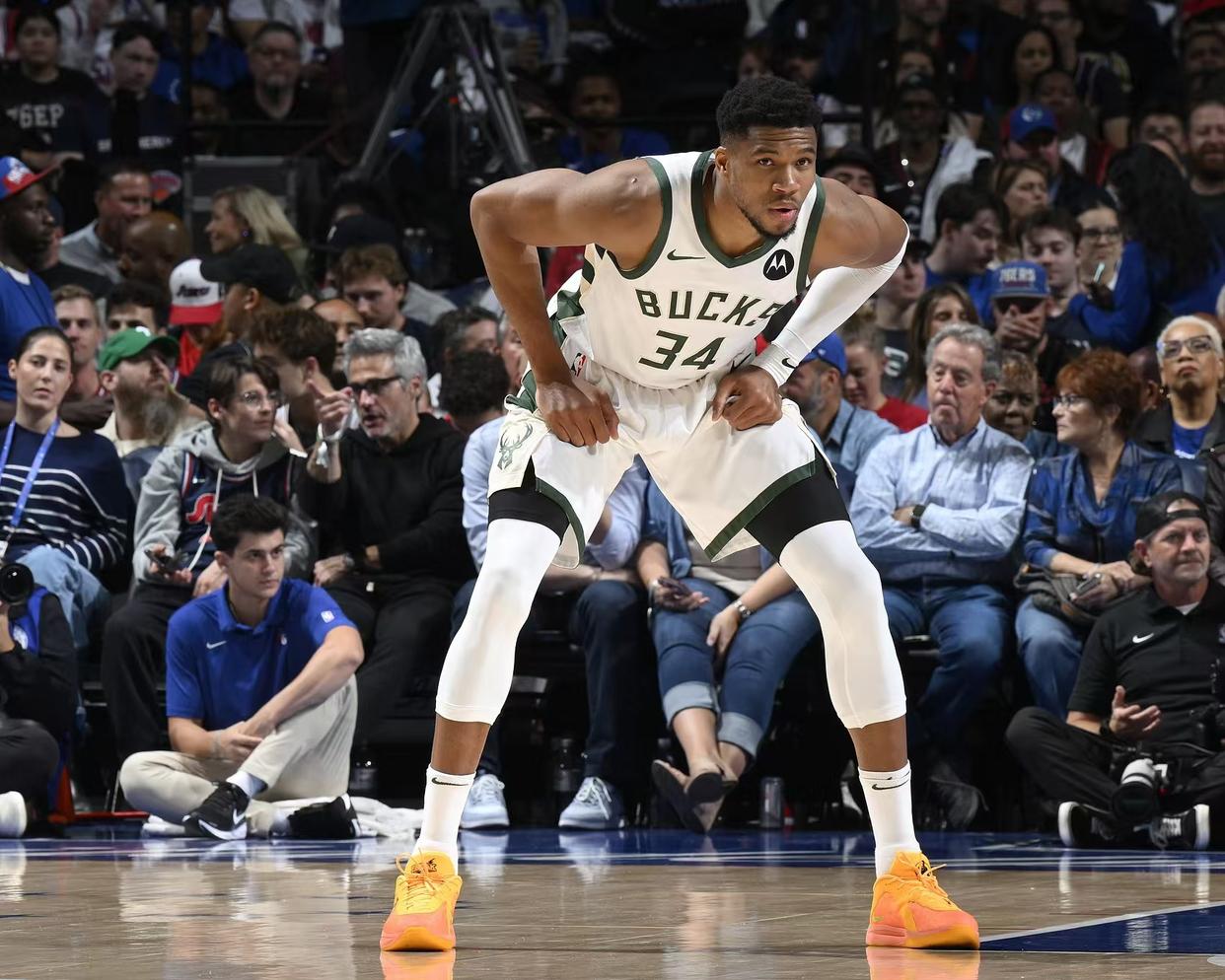 im电游官方网站-雄鹿主教练批评球队进攻缺乏精准度和手感的简单介绍