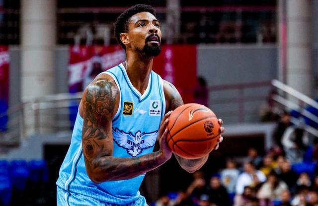 im电竞官网-青岛男篮客场惊艳表现，一举夺冠