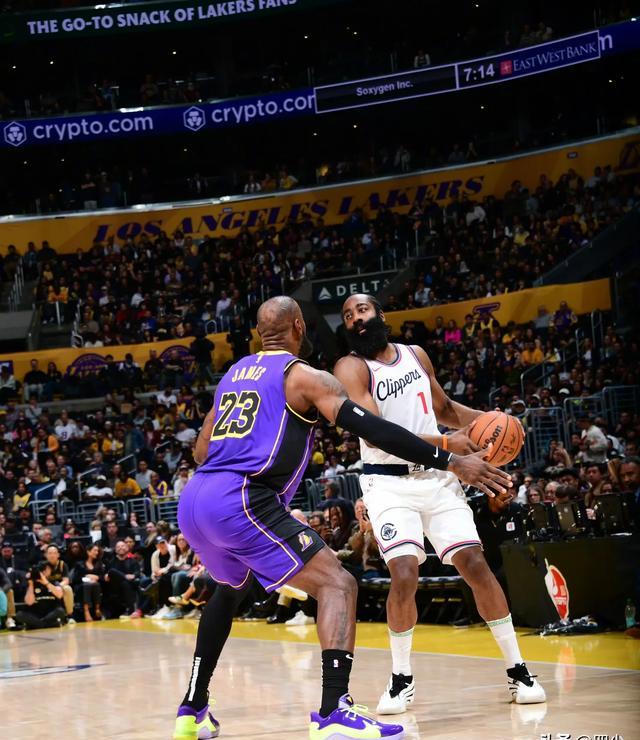 快船球员技惊四座，成功阻击对手反扑