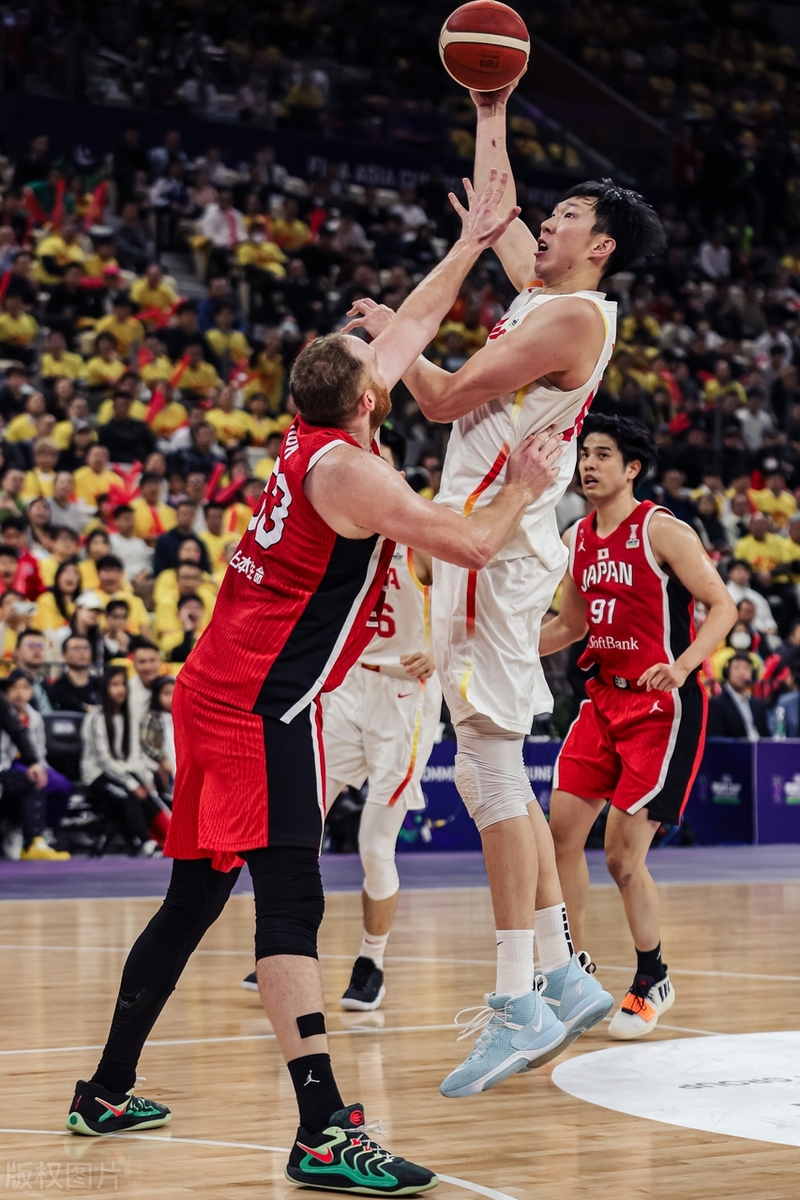 广东男篮坐镇主场，对阵逆风取胜