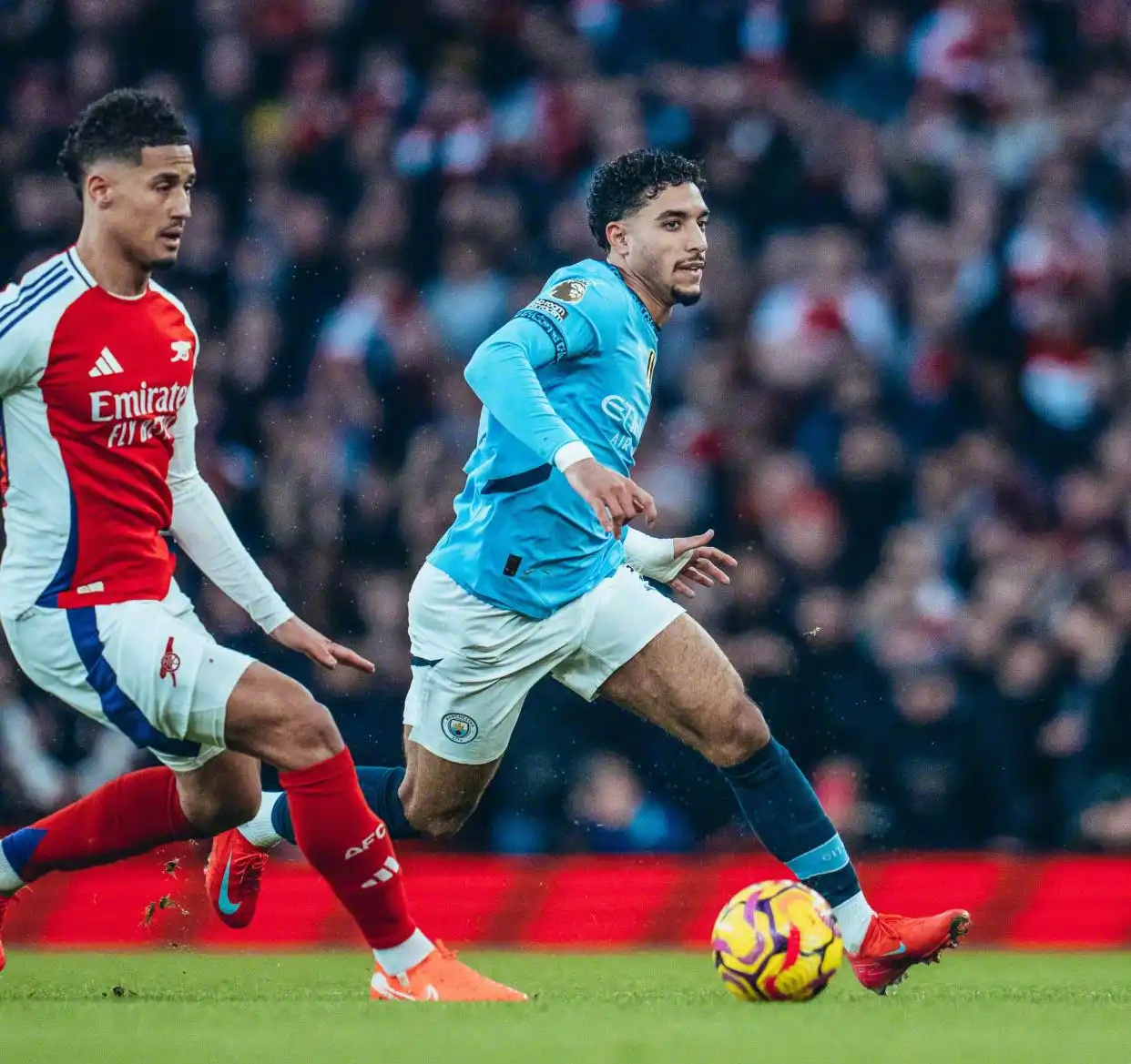 关于阿森纳惨遭曼城大败，保级形势严峻的信息