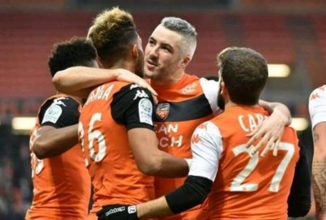 IM电竞游戏-包含盎格斯客场战平洛里昂，在客场保持稳定表现的词条