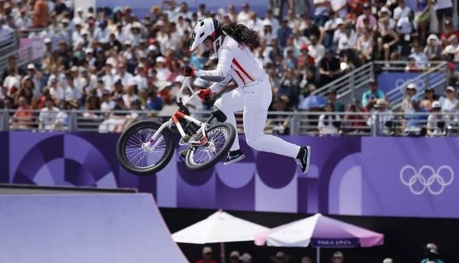 im电游平台-包含小轮车赛场上风起云涌，选手技术大PK的词条