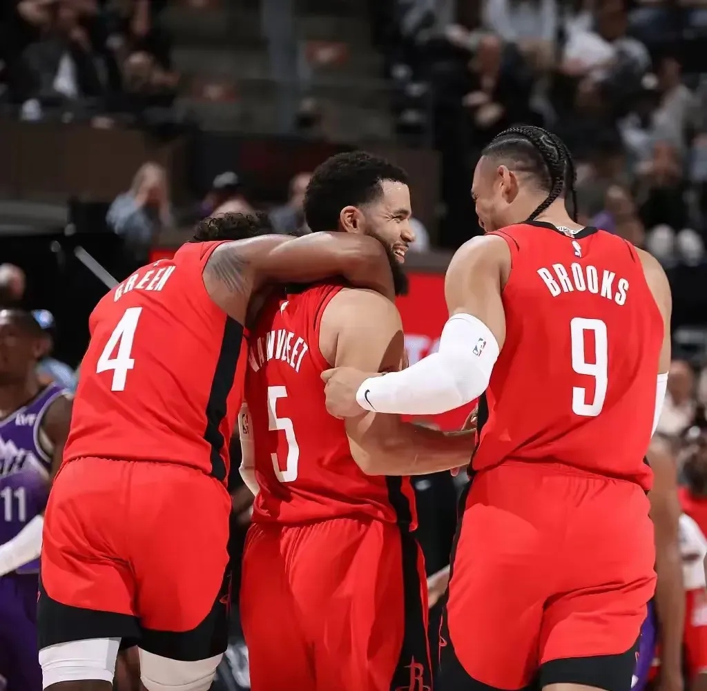 im电竞APP-包含东部强强对话：热火对阵雄鹿的词条