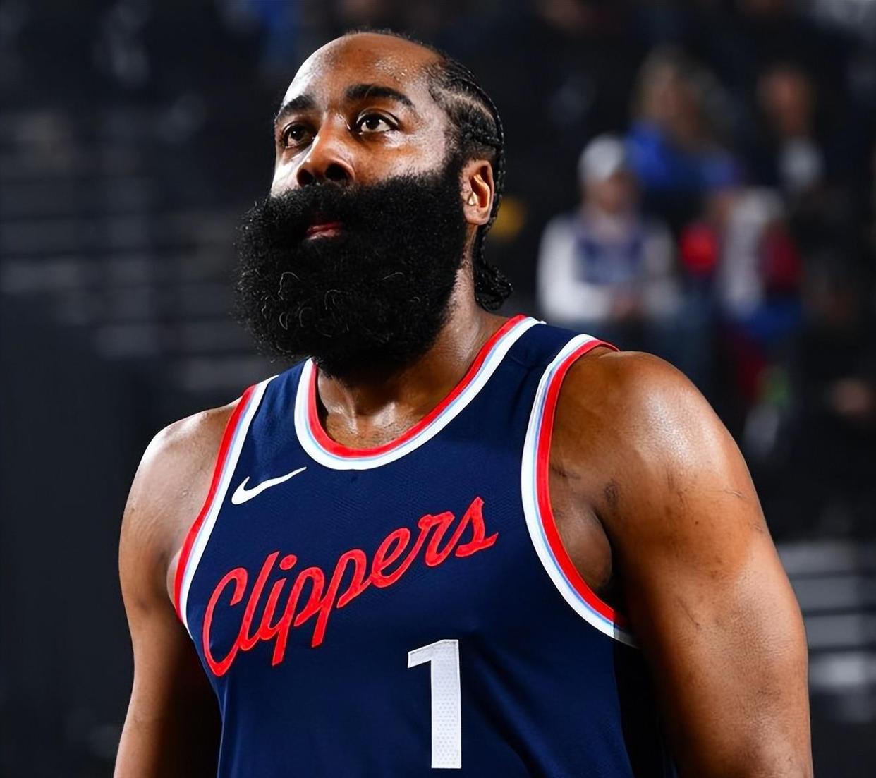 -火箭主场告捷，哈登三双数据稳定表现