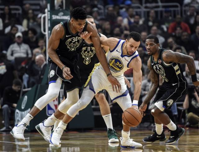 雄鹿再度击败雄狮，继续不败