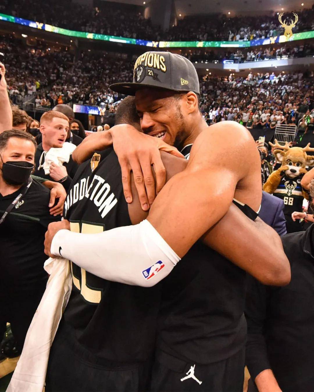 独行侠球员唐契奇告别雄鹿报队友