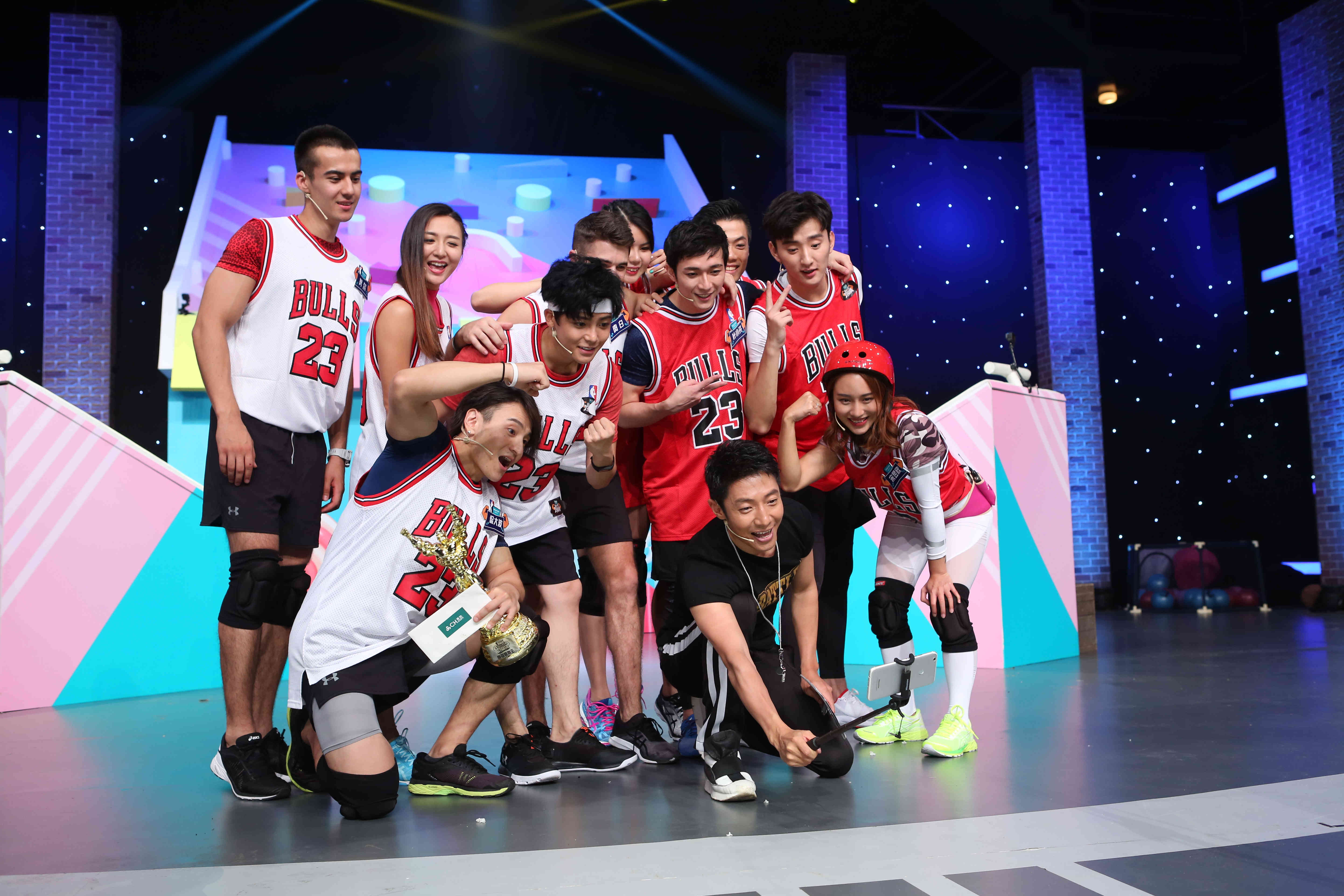 热血对决！全明星赛上演激烈角逐，场面壮观