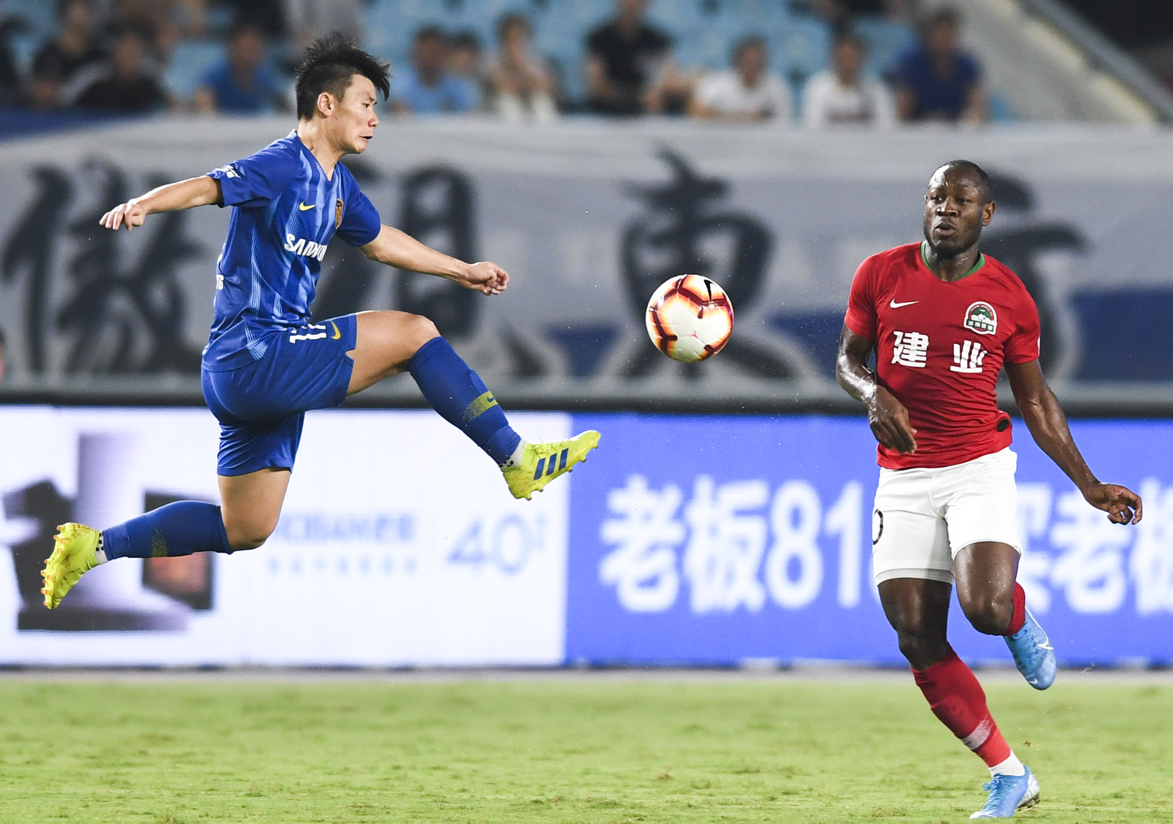 苏宁客场力克建业，继续领先追赶者